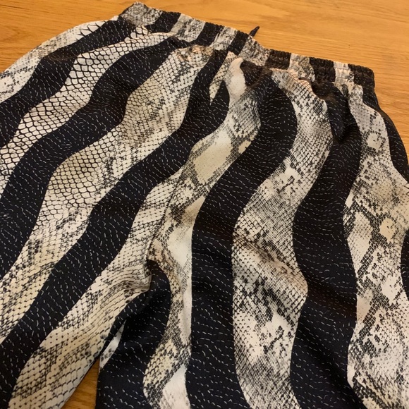 BISHOP + YOUNG 🐍SNAKESKIN PRINT JOGGERS - Picture 5 of 5